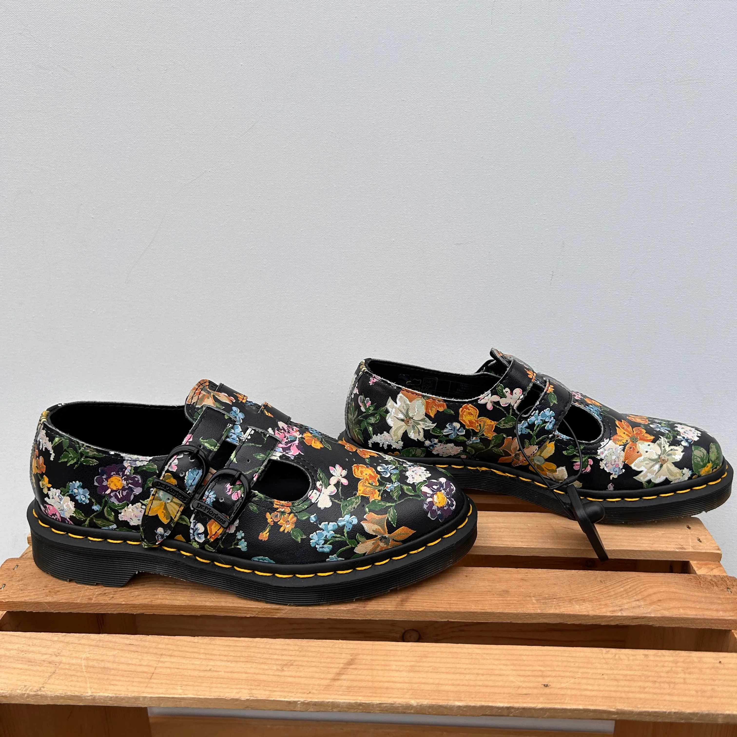 Dr Martens Dress Shoes Womens 8